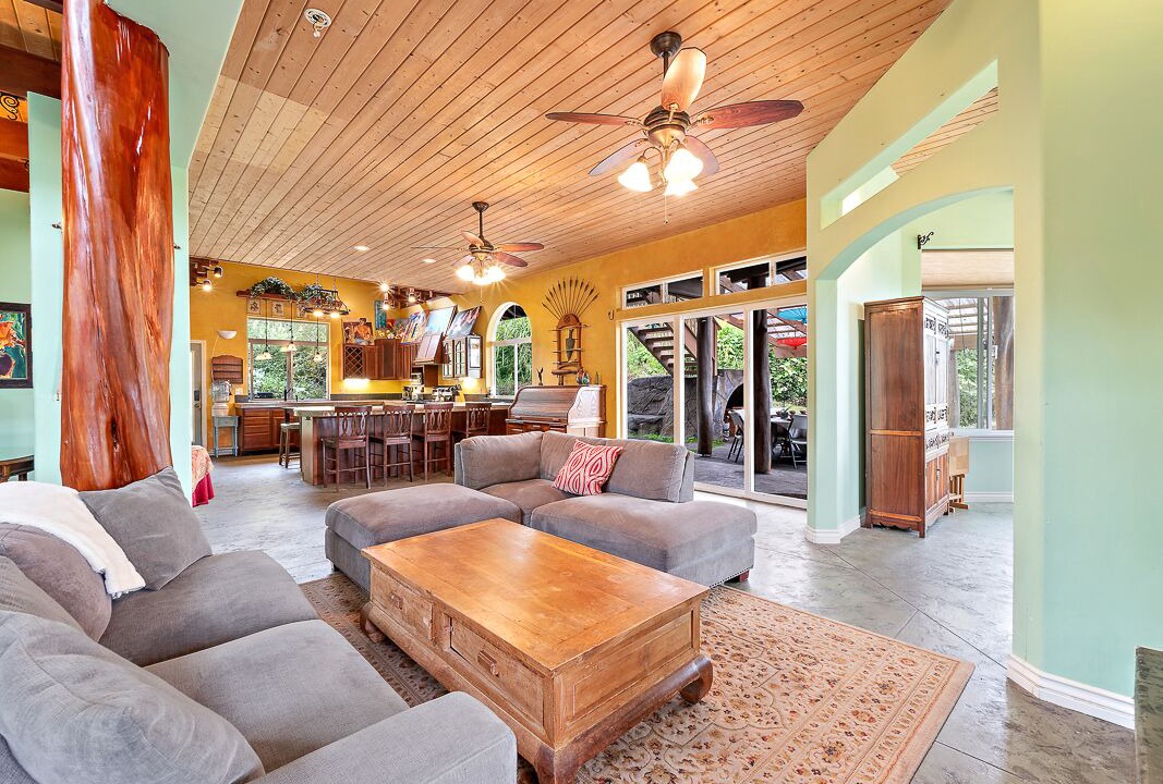 Photo of Livingroom in Holualoa