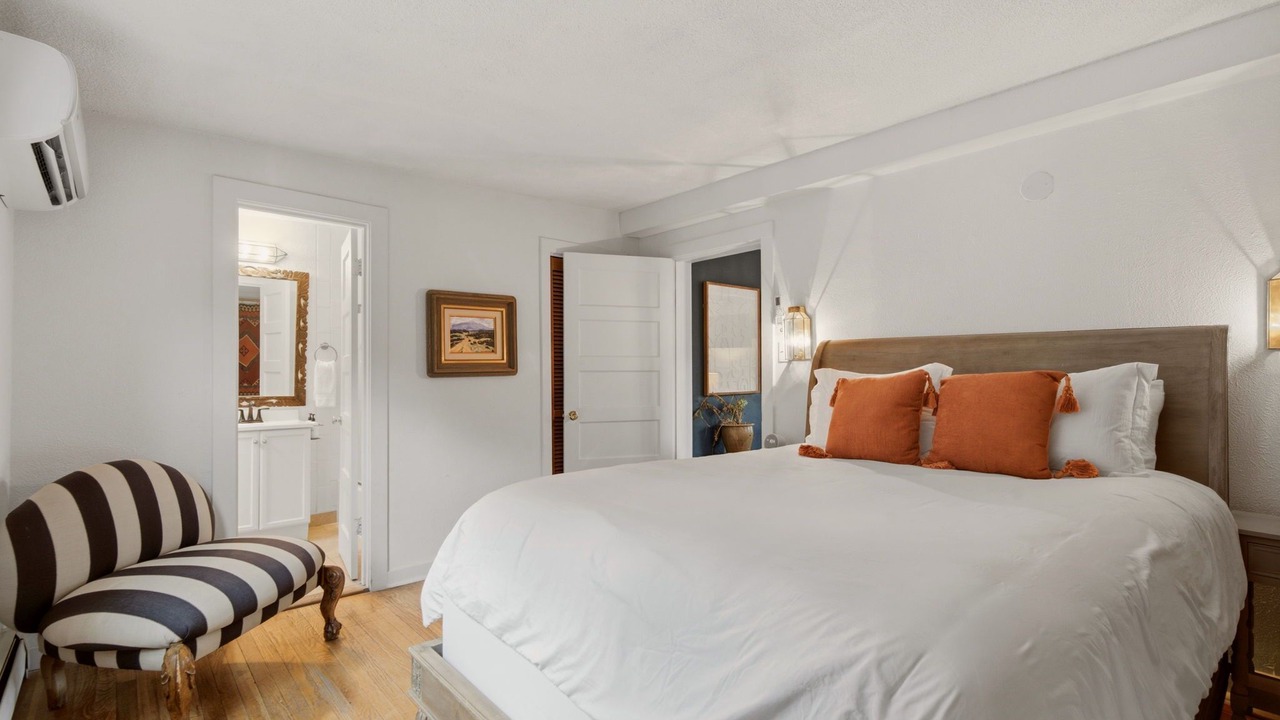 Photo of Bedroom in Tesuque