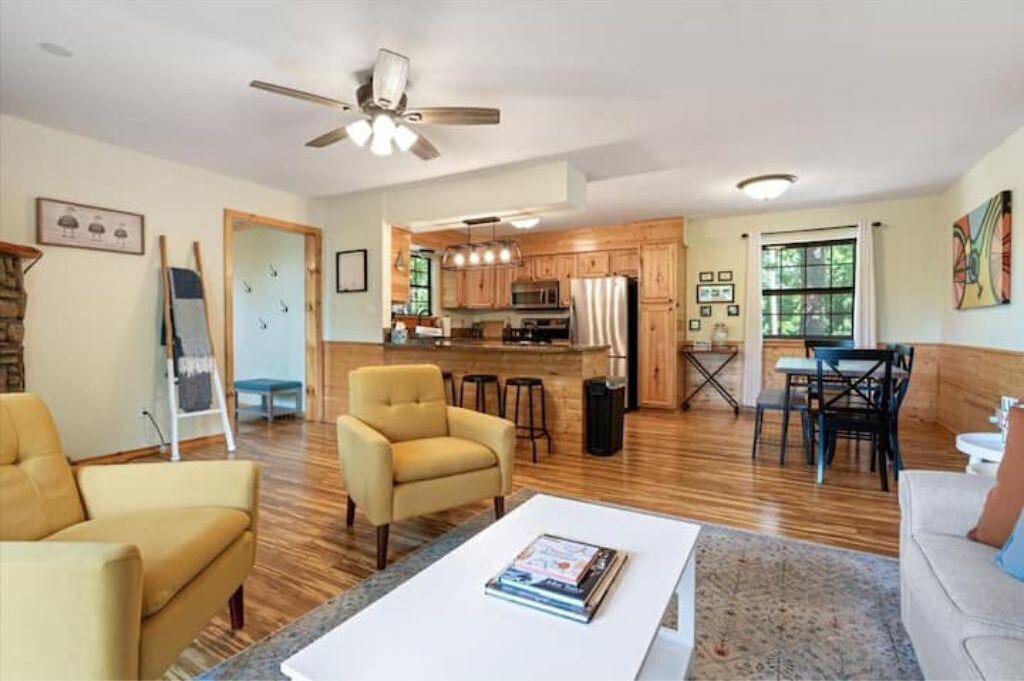 Photo of Livingroom in Lost Bridge Village