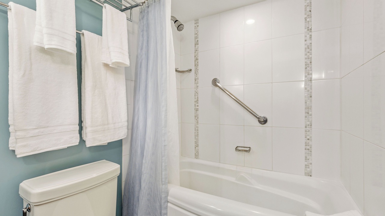 Photo of Bathroom in Ala Moana