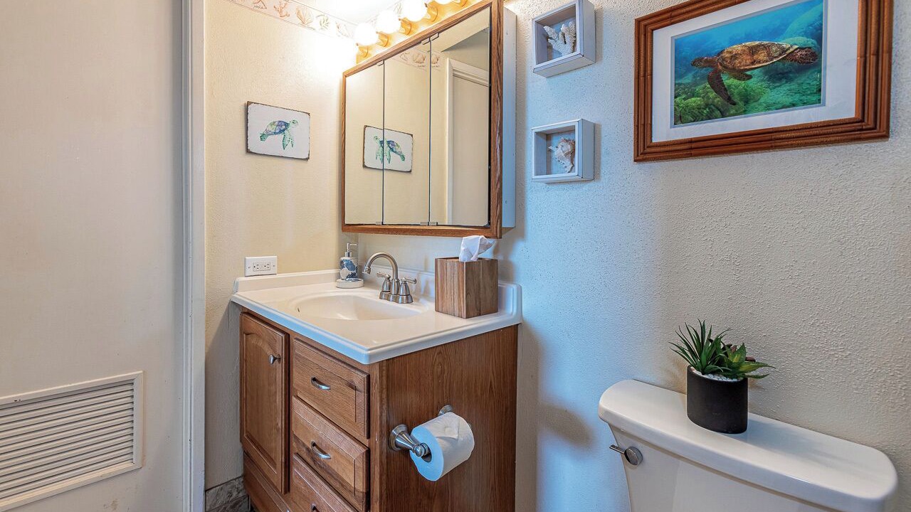 Photo of Bathroom in Maalaea