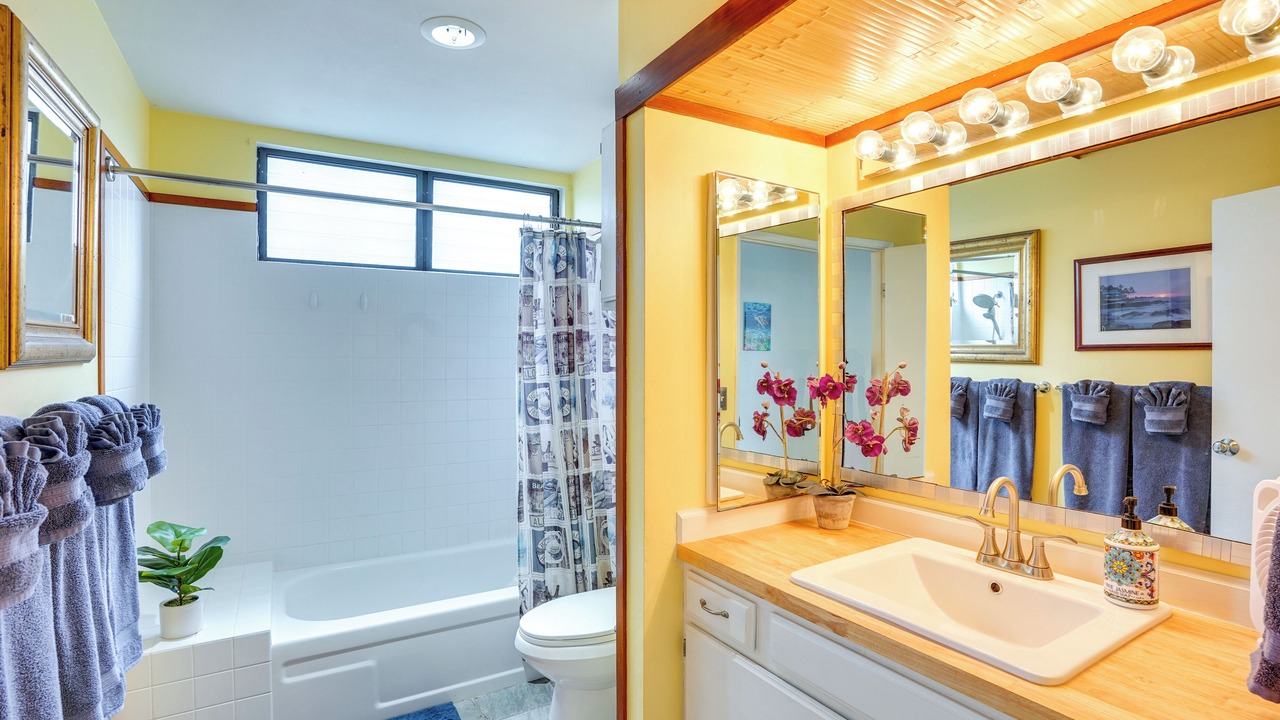 Photo of Bathroom in Historic Kailua Village