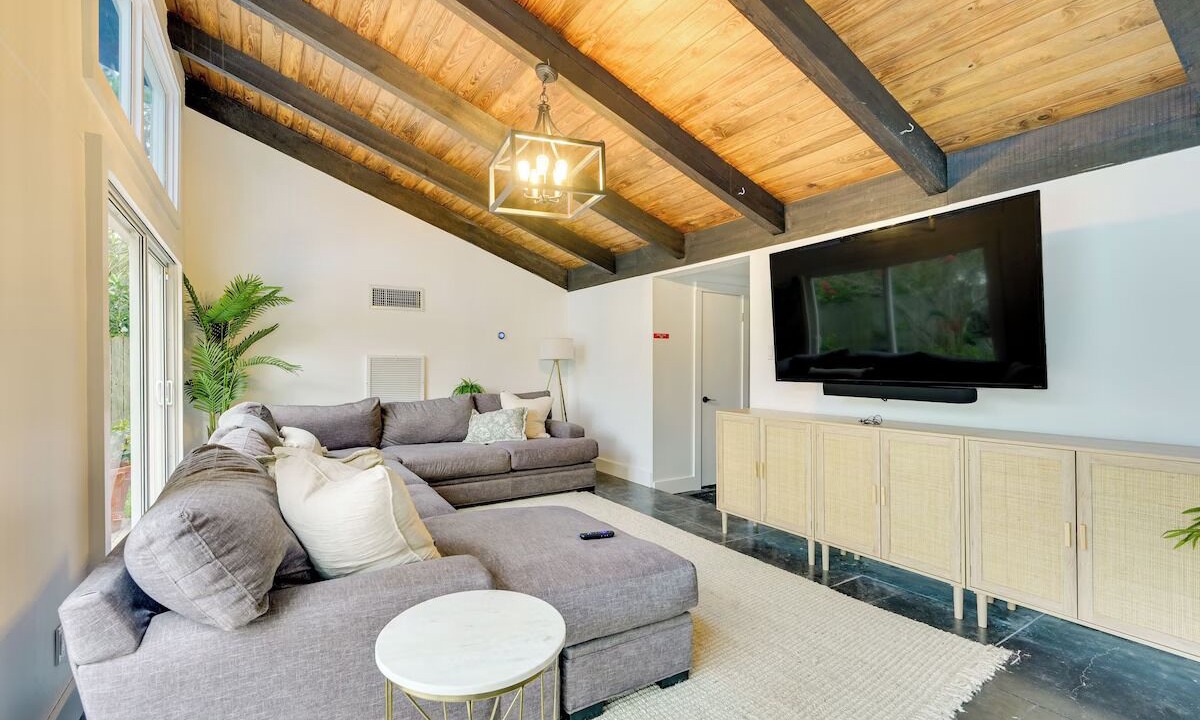 Photo of Livingroom in Laie