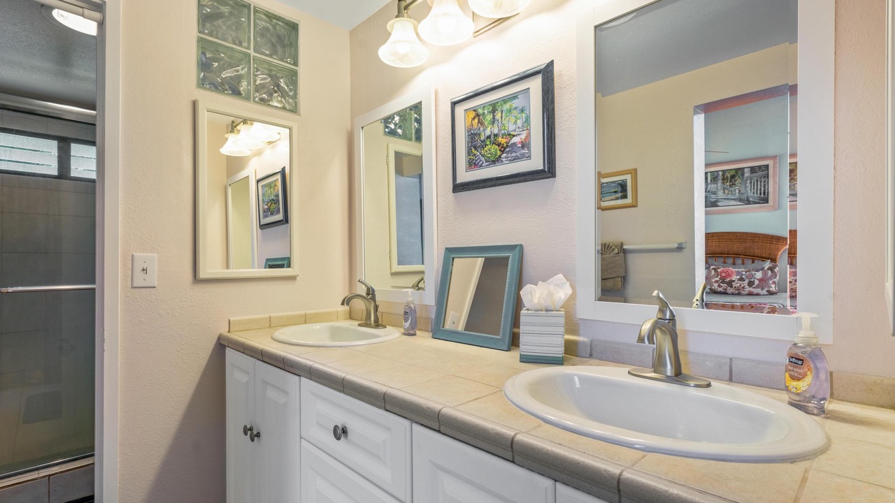 Photo of Bathroom in Keauhou