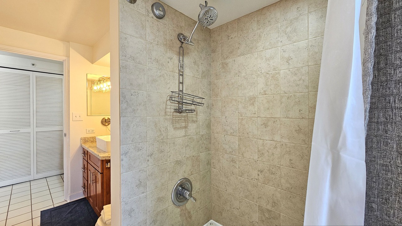 Photo of Bathroom in Diamond Head - Kapahulu - St. Louis