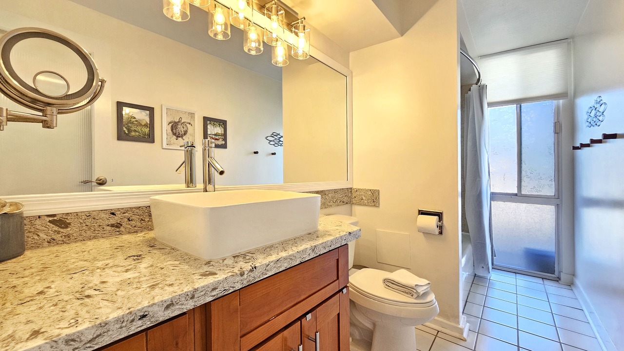 Photo of Bathroom in Diamond Head - Kapahulu - St. Louis