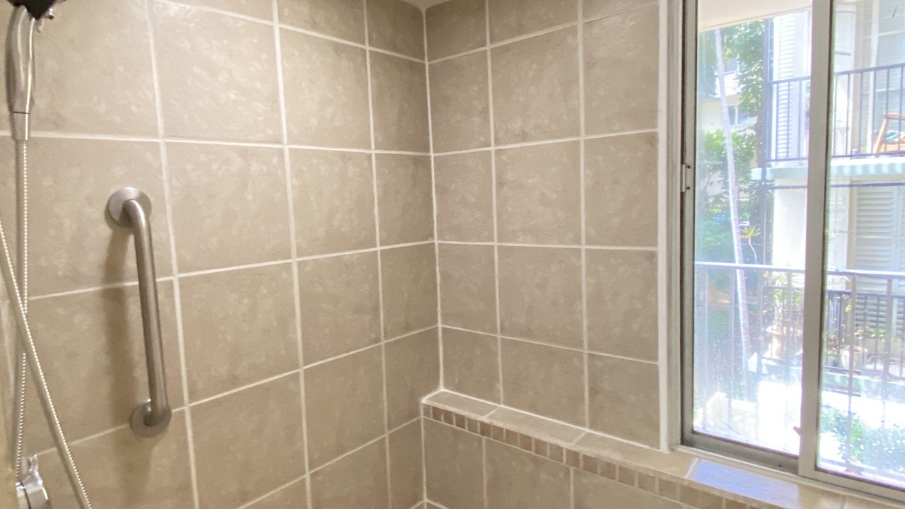 Photo of Bathroom in Diamond Head - Kapahulu - St. Louis