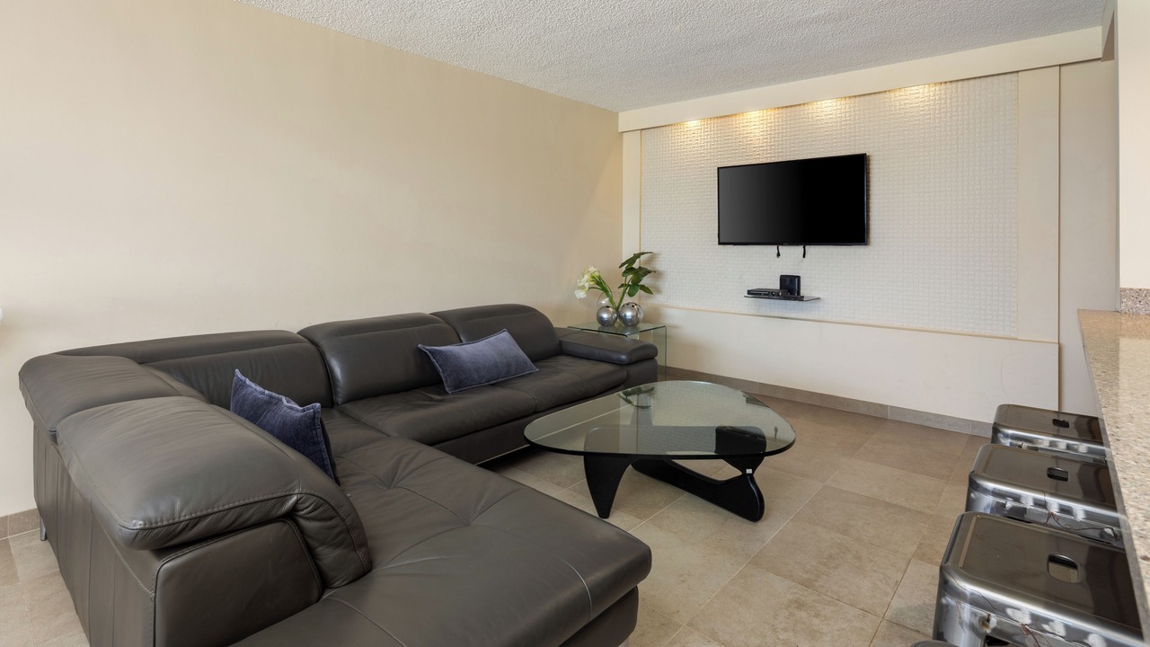 Photo of Livingroom in Waikiki