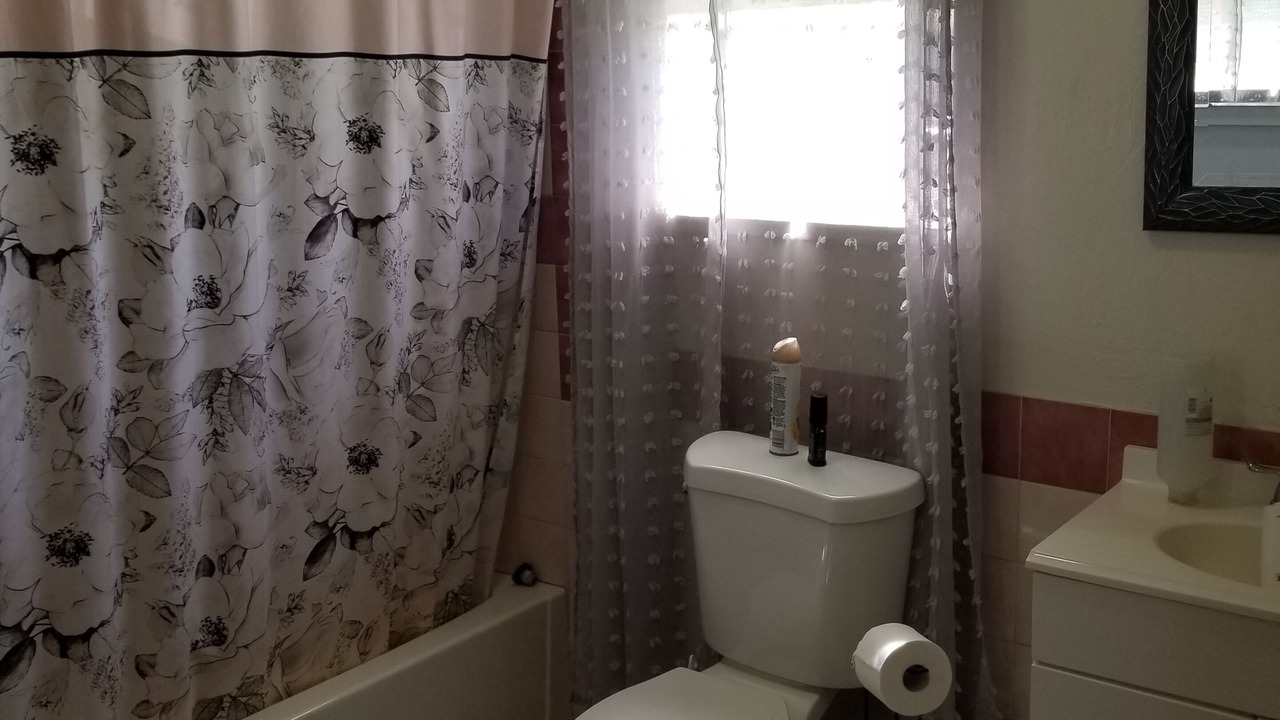 Photo of Bathroom in Kahuku