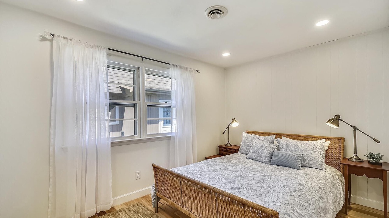 Photo of Bedroom in Country Club Estates
