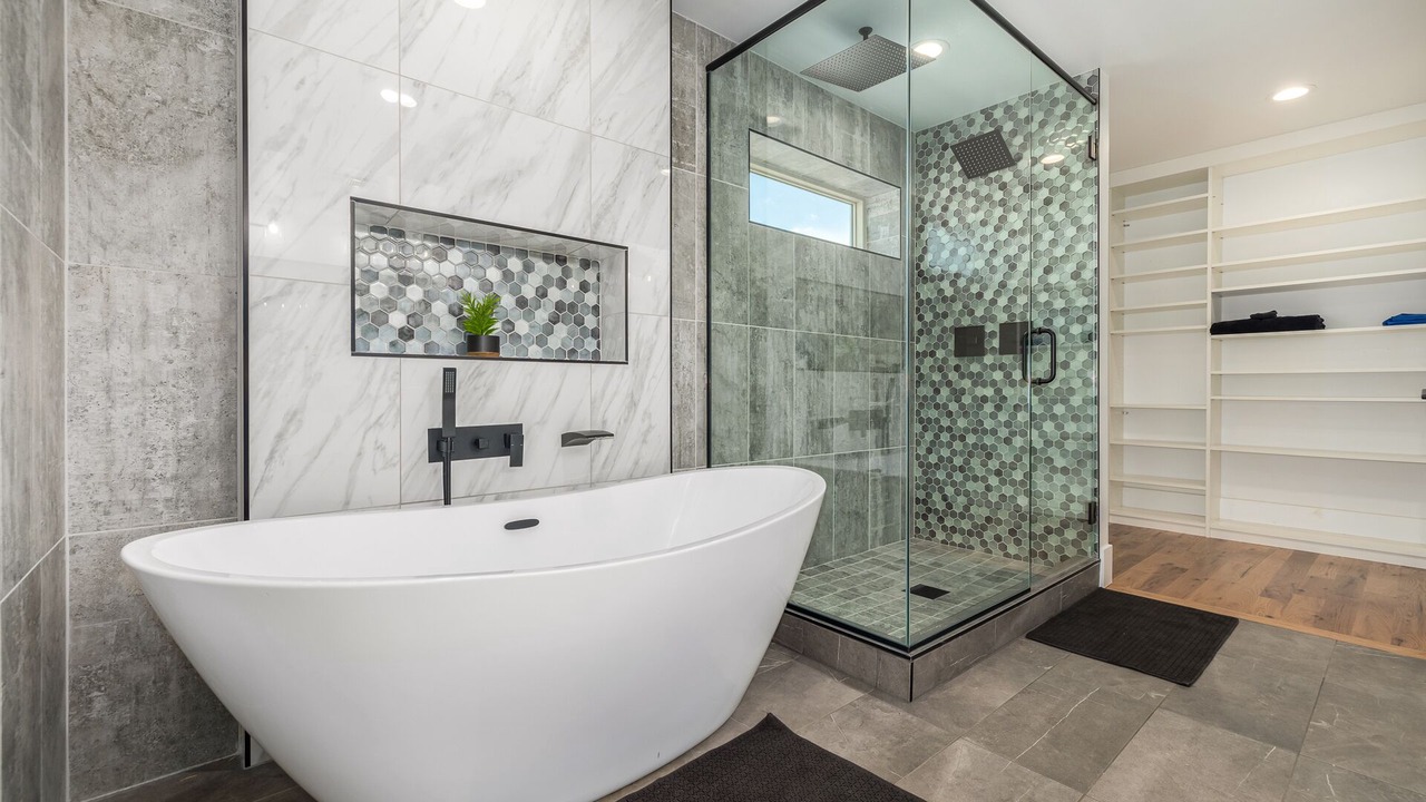Photo of Bathroom in Overland