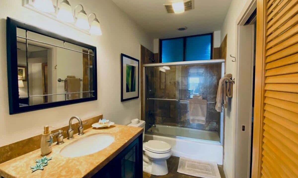 Photo of Bathroom in Poipu