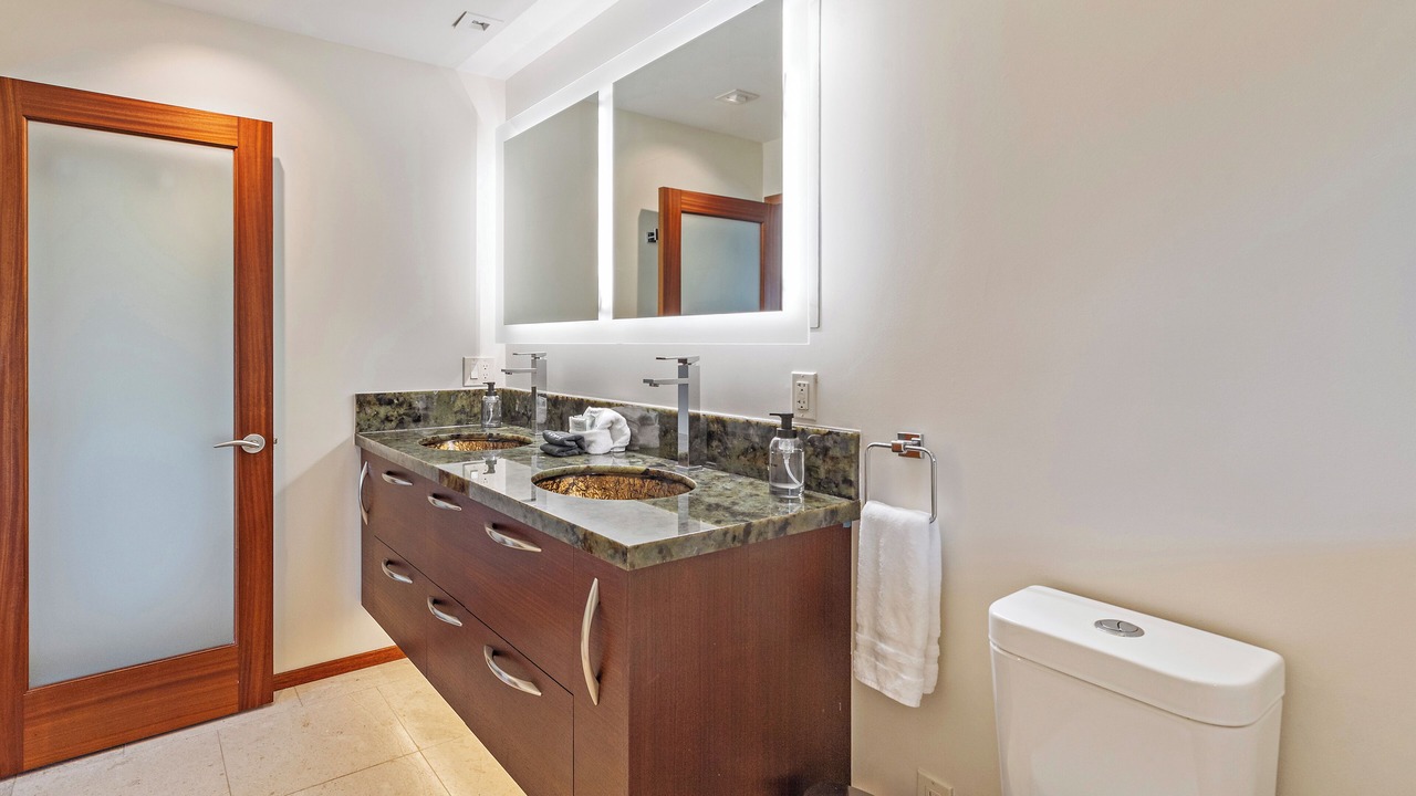 Photo of Bathroom in Downtown Lahaina