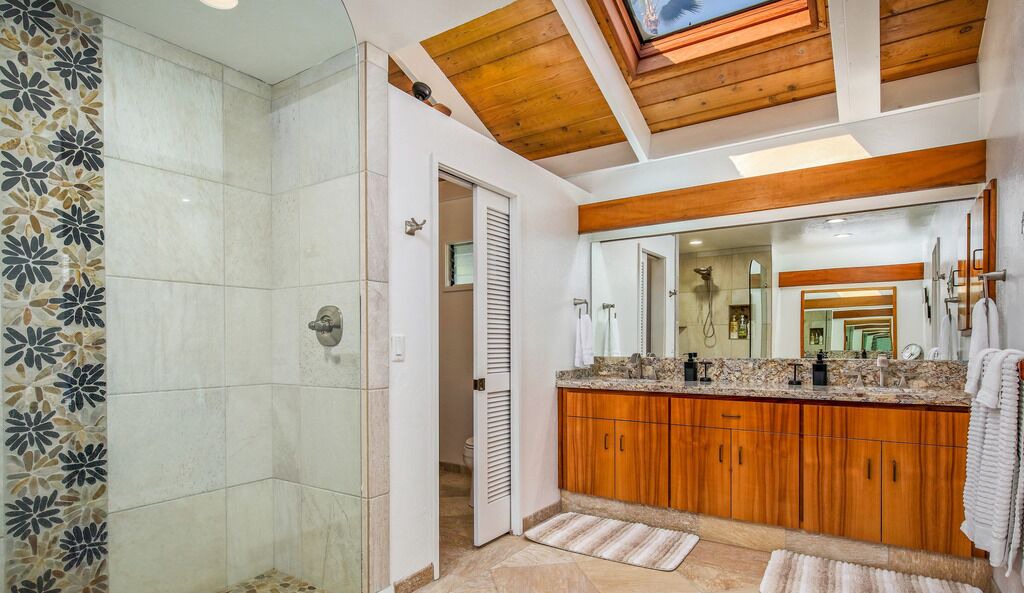 Photo of Bathroom in Keauhou