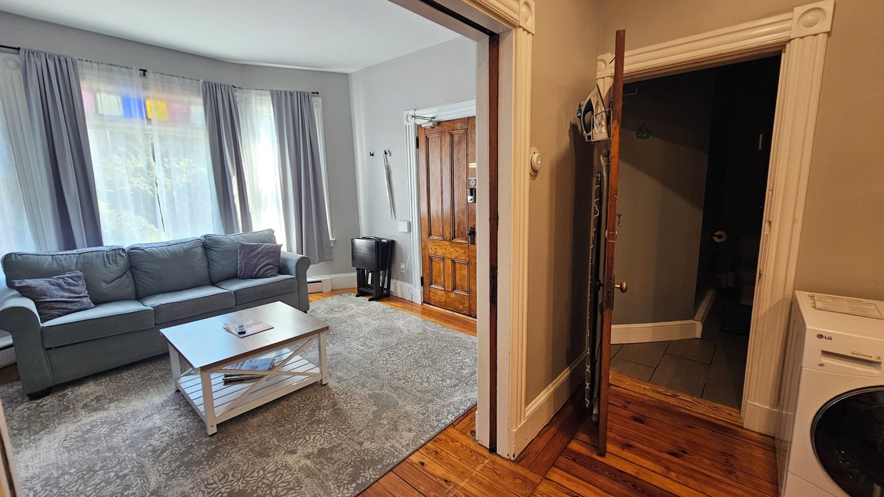 Photo of Livingroom in Historic Hill