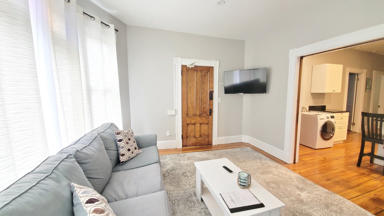 Photo of Livingroom in Historic Hill