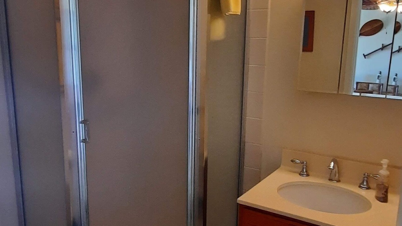Photo of Bathroom in Maunaloa