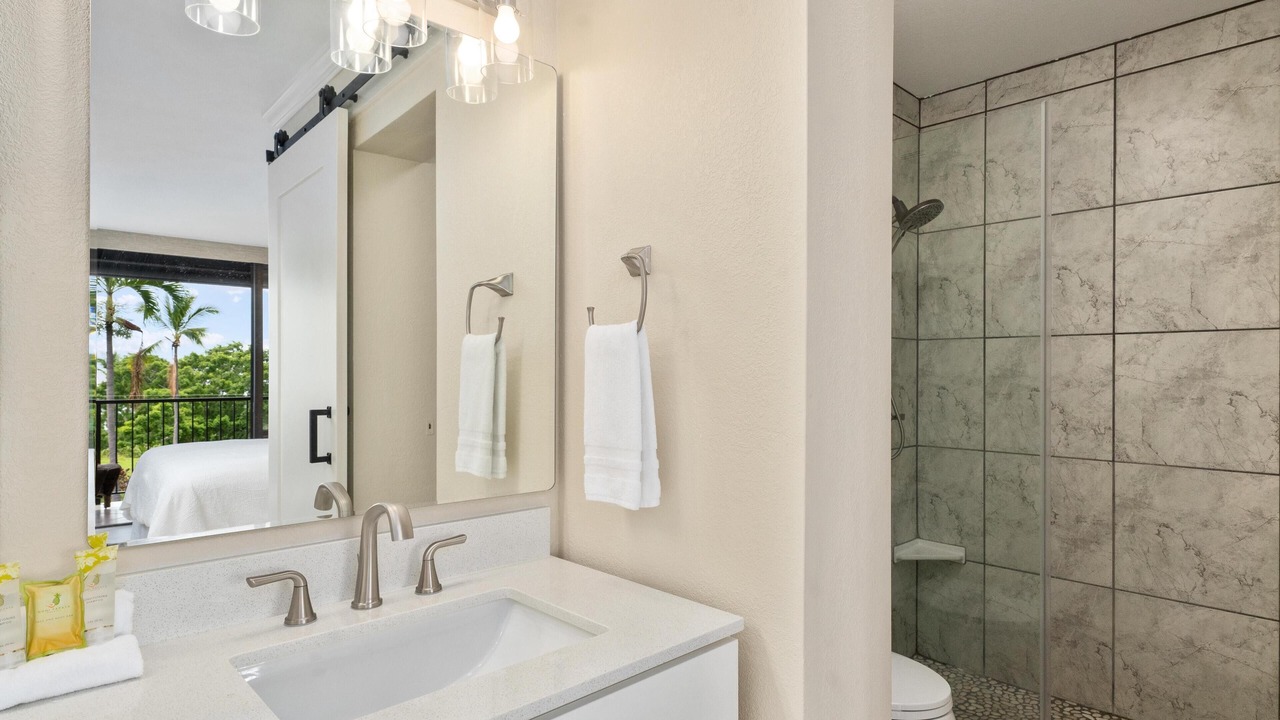 Photo of Bathroom in Keauhou