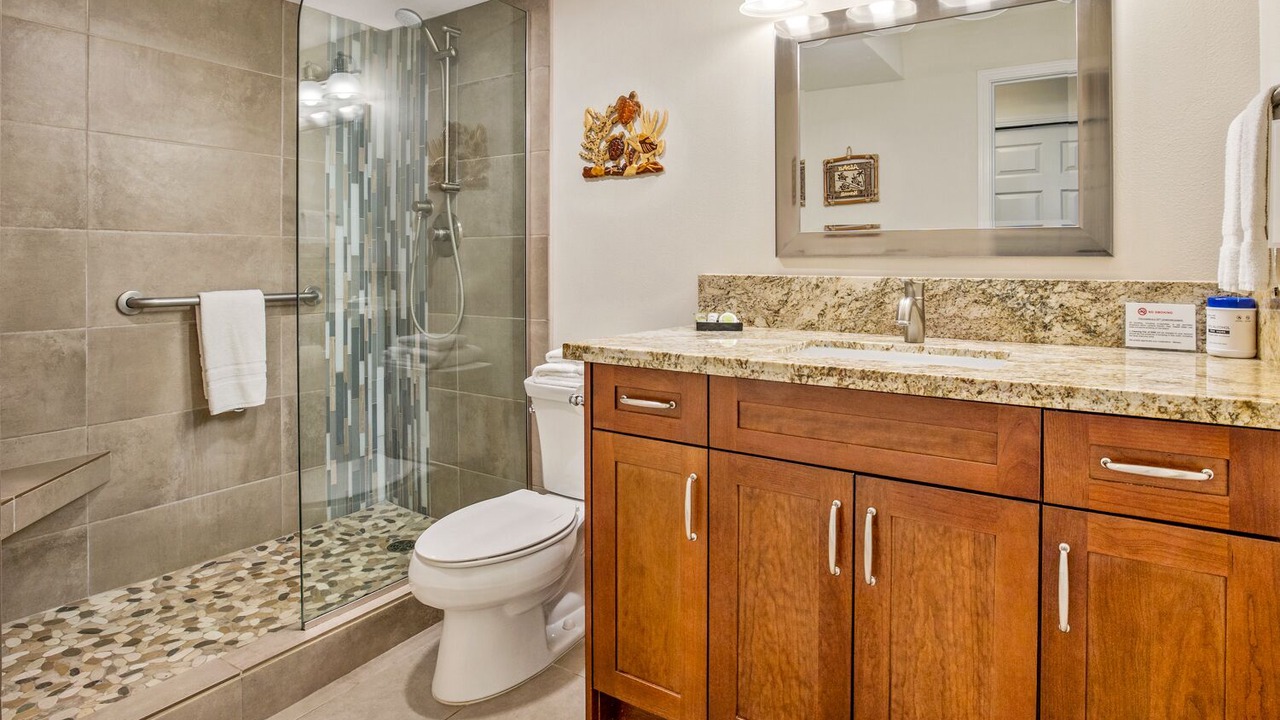 Photo of Bathroom in Historic Lahaina Front Street