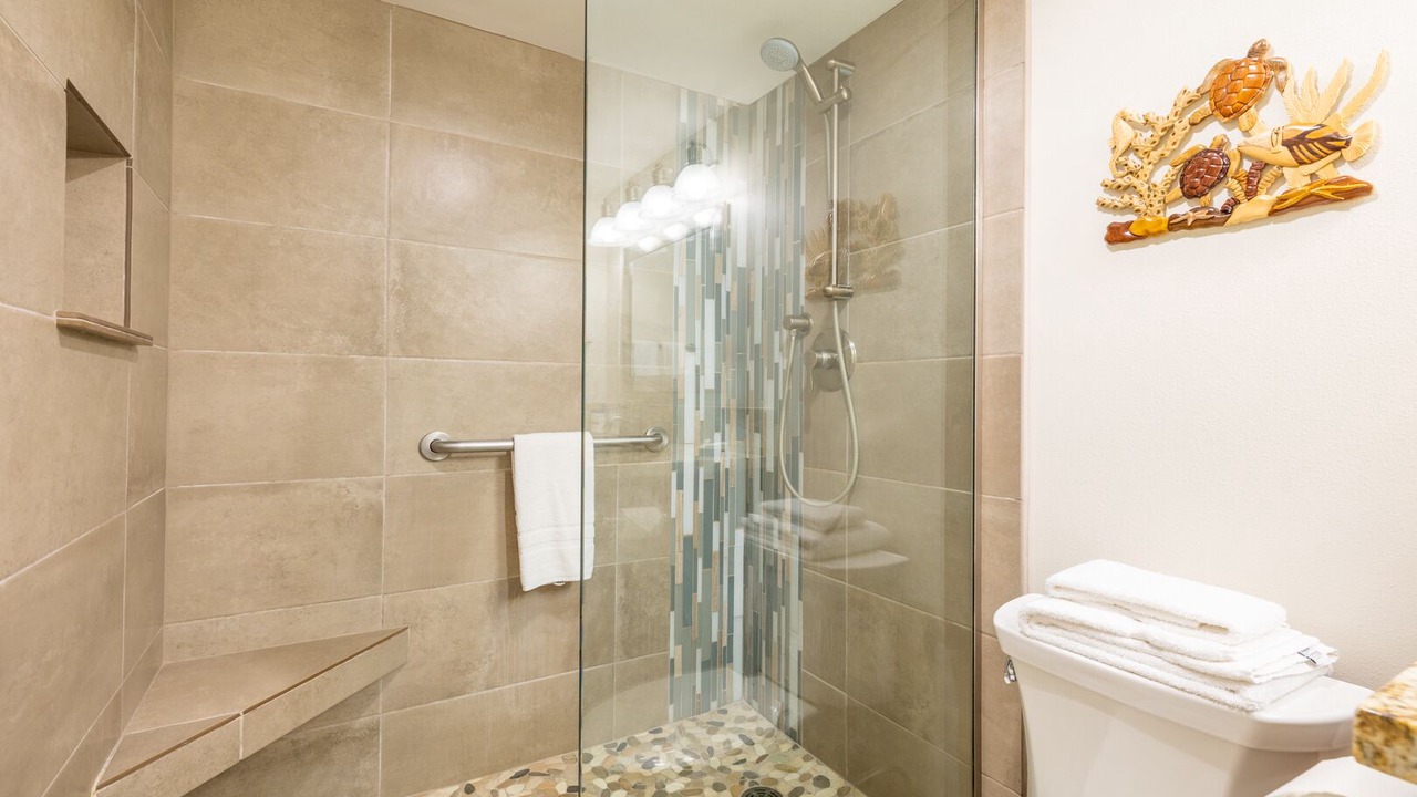 Photo of Bathroom in Historic Lahaina Front Street