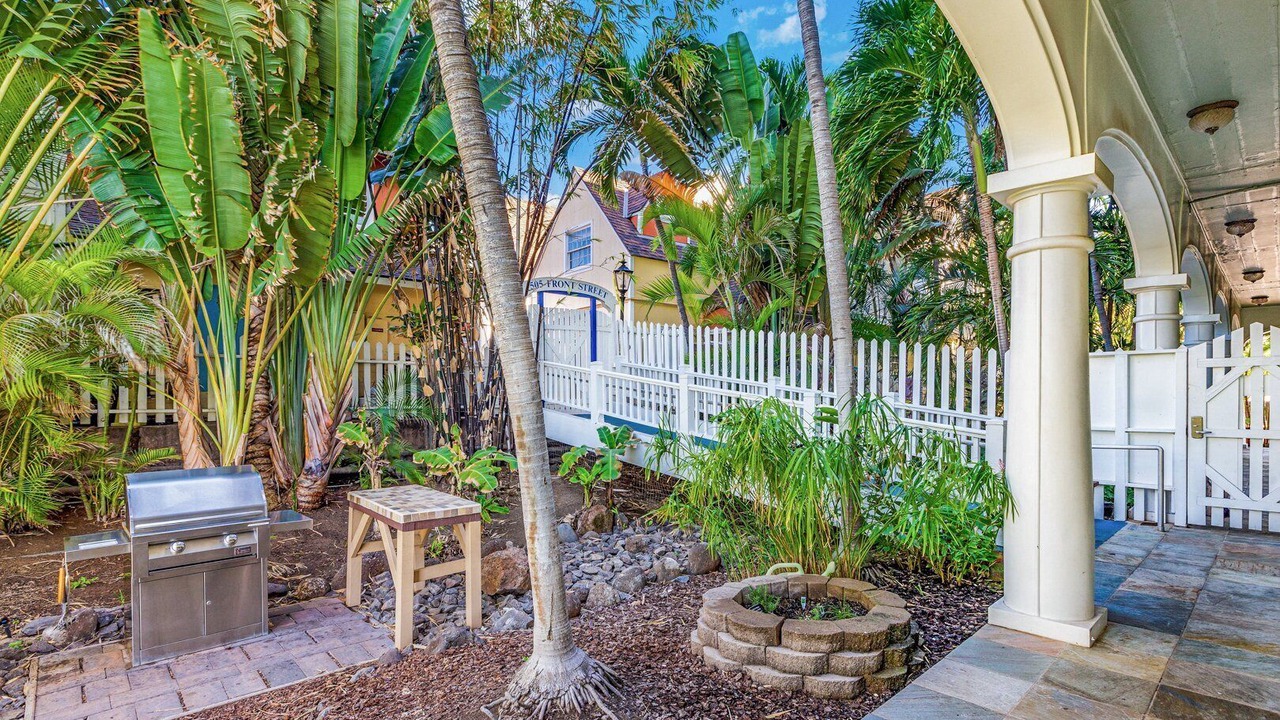 Photo of Patio Balcony in Historic Lahaina Front Street