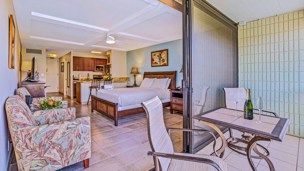 Photo of Bedroom in Historic Lahaina Front Street