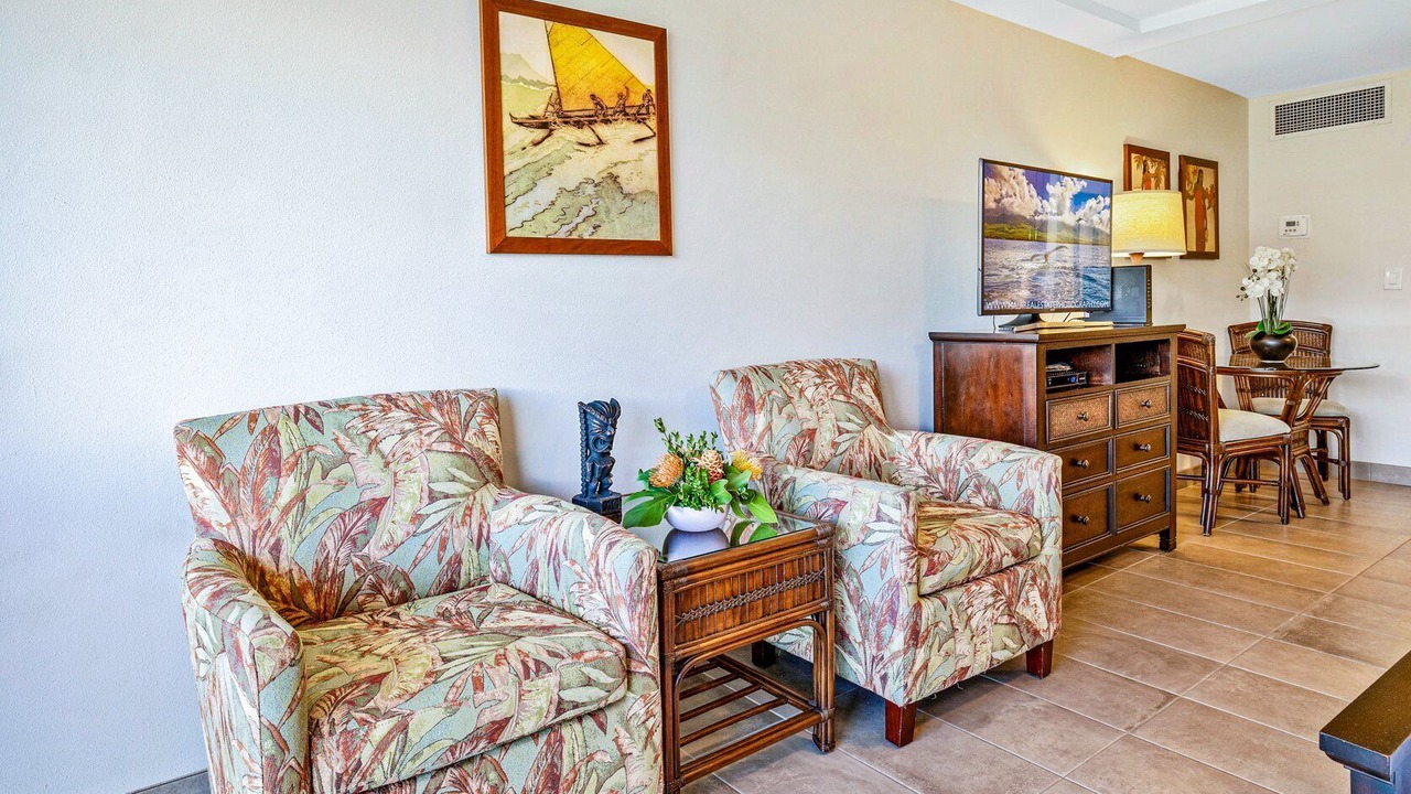 Photo of Livingroom in Historic Lahaina Front Street