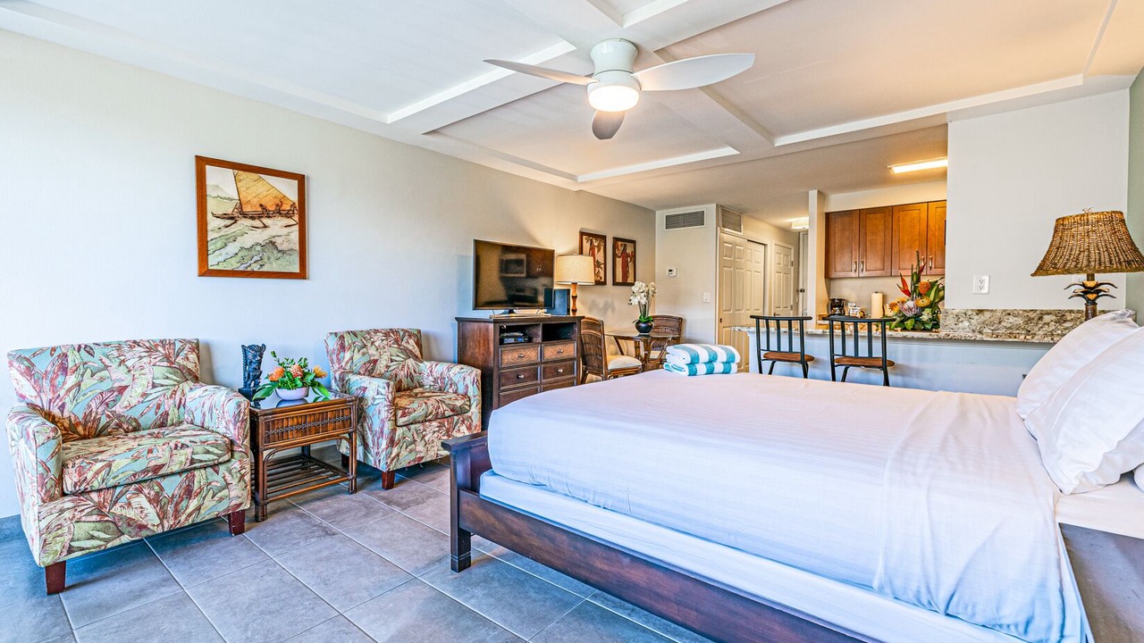 Photo of Bedroom in Historic Lahaina Front Street