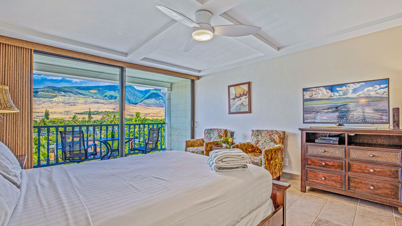 Photo of Bedroom in Historic Lahaina Front Street