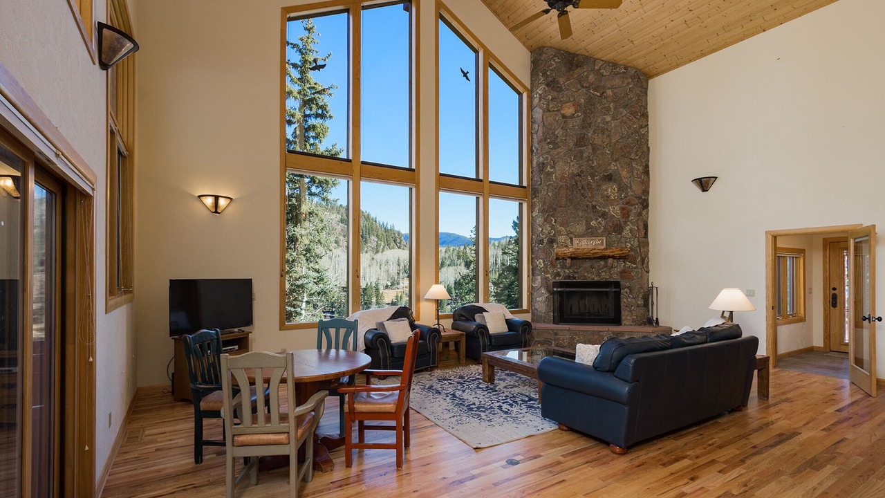 Photo of Livingroom in Columbine Lake