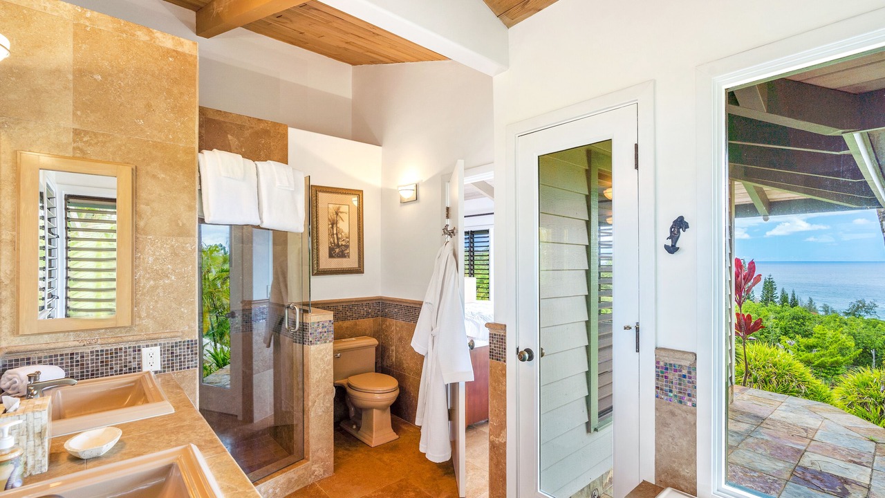 Photo of Bathroom in Kalihiwai