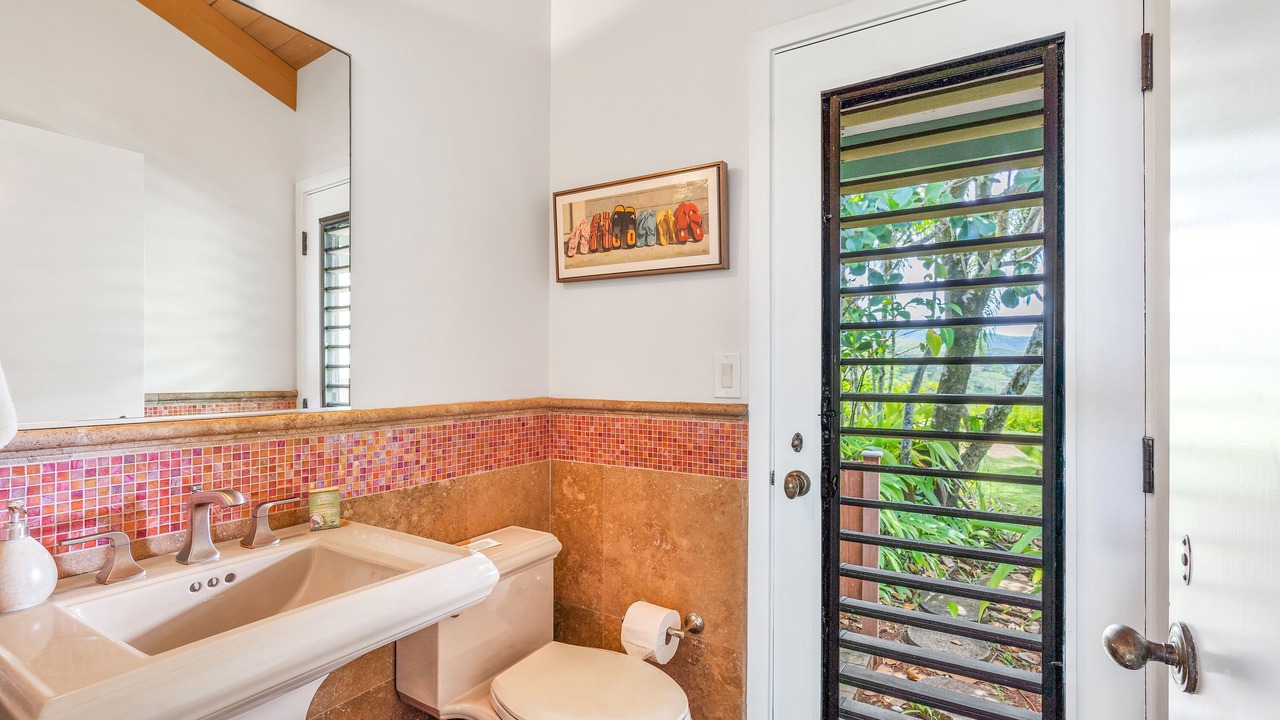 Photo of Bedroom in Kalihiwai