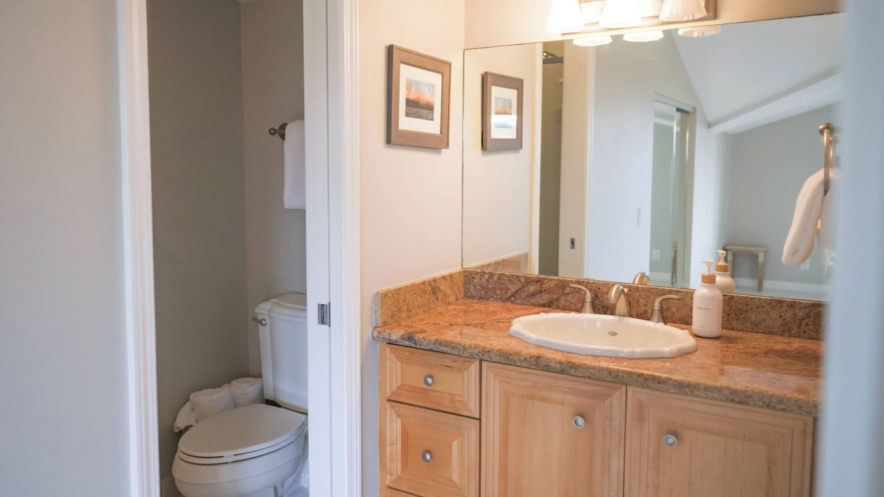 Photo of Bathroom in Historic Lahaina Front Street