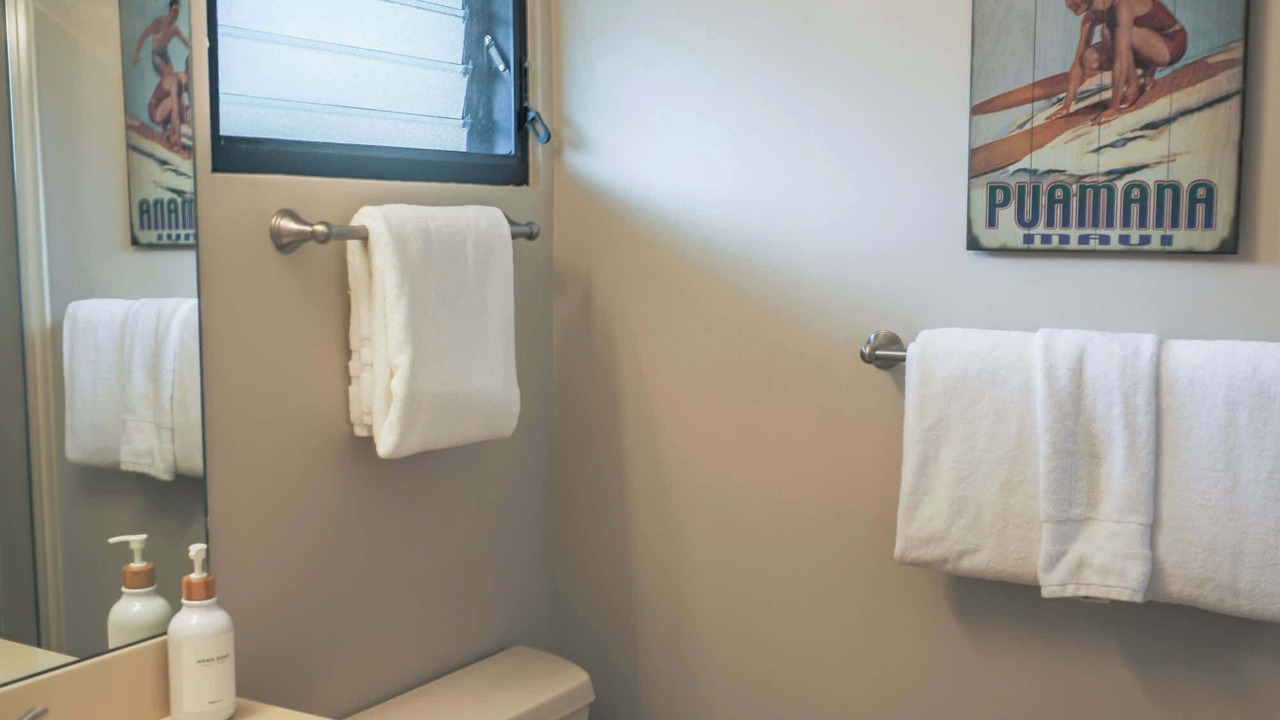 Photo of Bathroom in Historic Lahaina Front Street