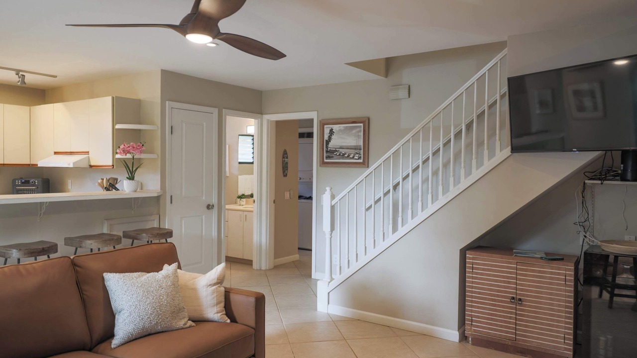 Photo of Livingroom in Historic Lahaina Front Street