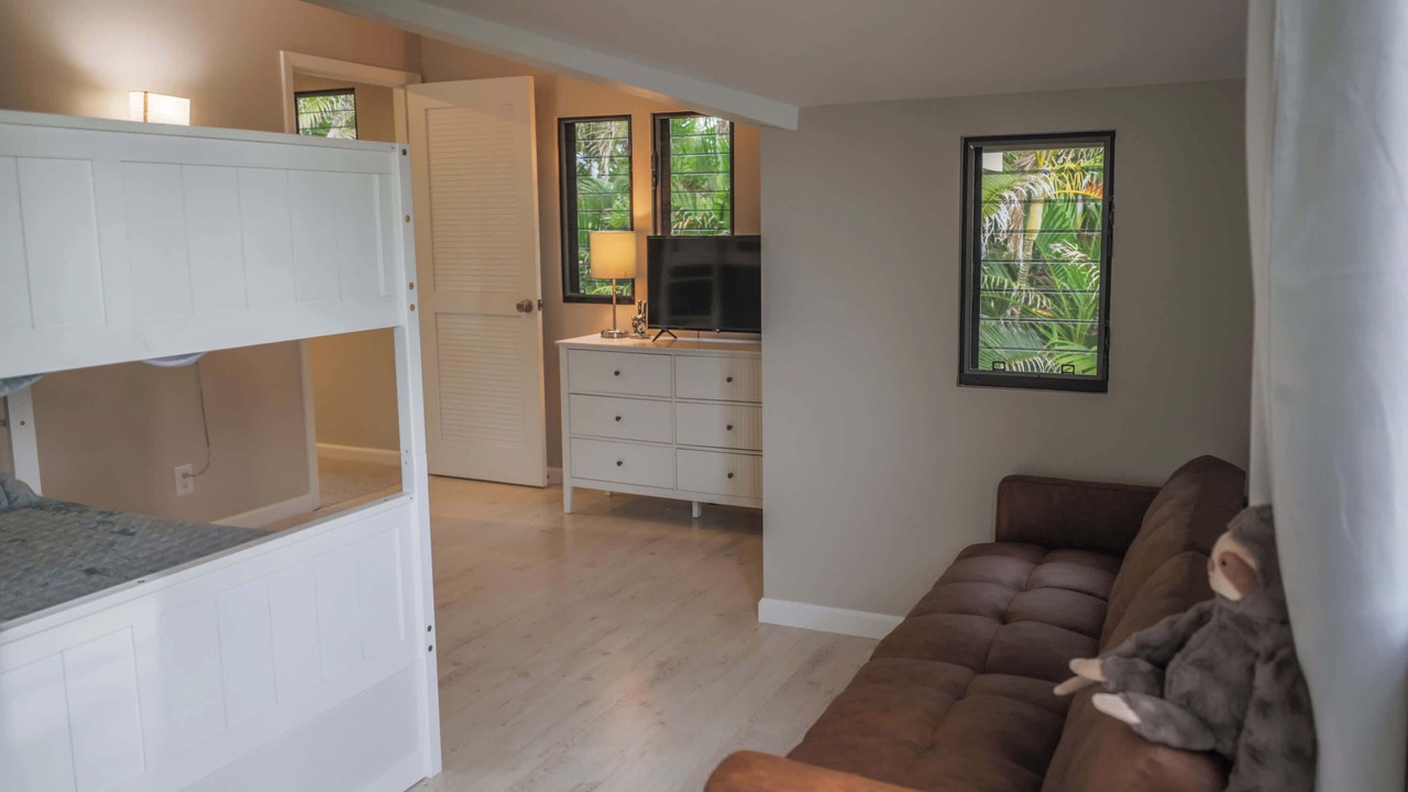 Photo of Livingroom in Historic Lahaina Front Street
