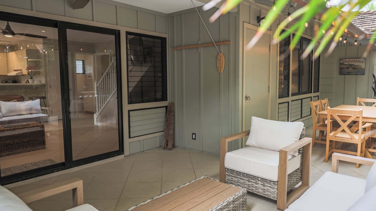 Photo of Livingroom in Historic Lahaina Front Street