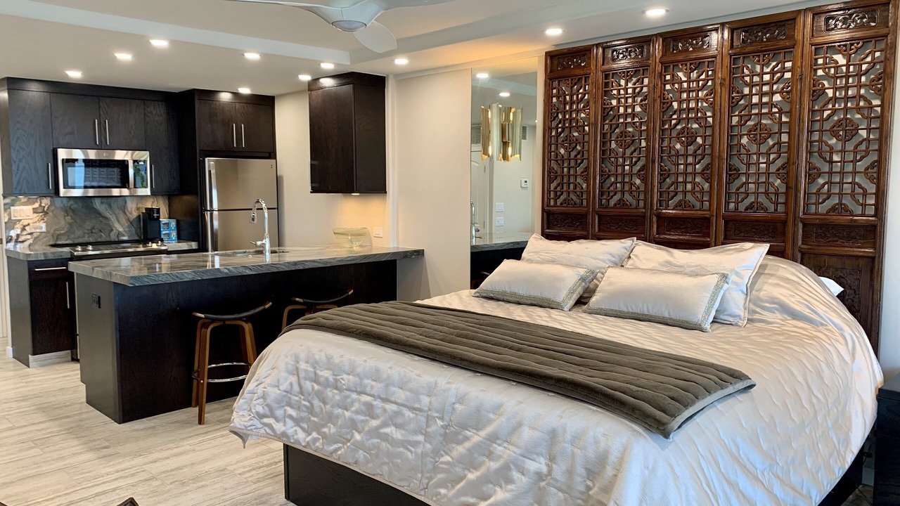 Photo of Bedroom in Historic Lahaina Front Street