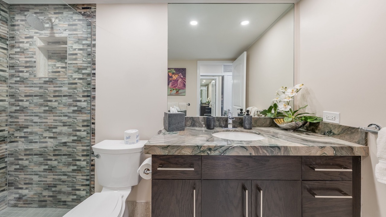 Photo of Bathroom in Historic Lahaina Front Street