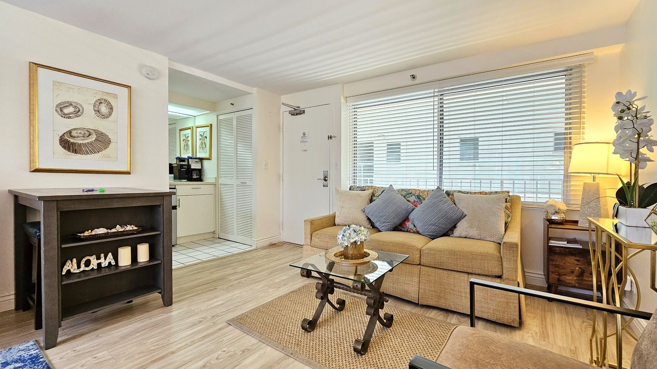 Photo of Livingroom in Diamond Head - Kapahulu - St. Louis