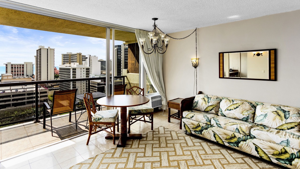Photo of Livingroom in Waikiki