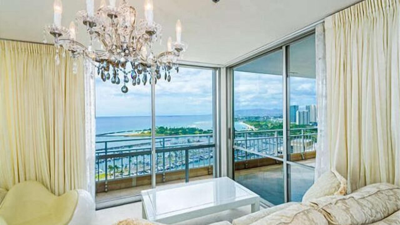 Photo of Livingroom in Waikiki