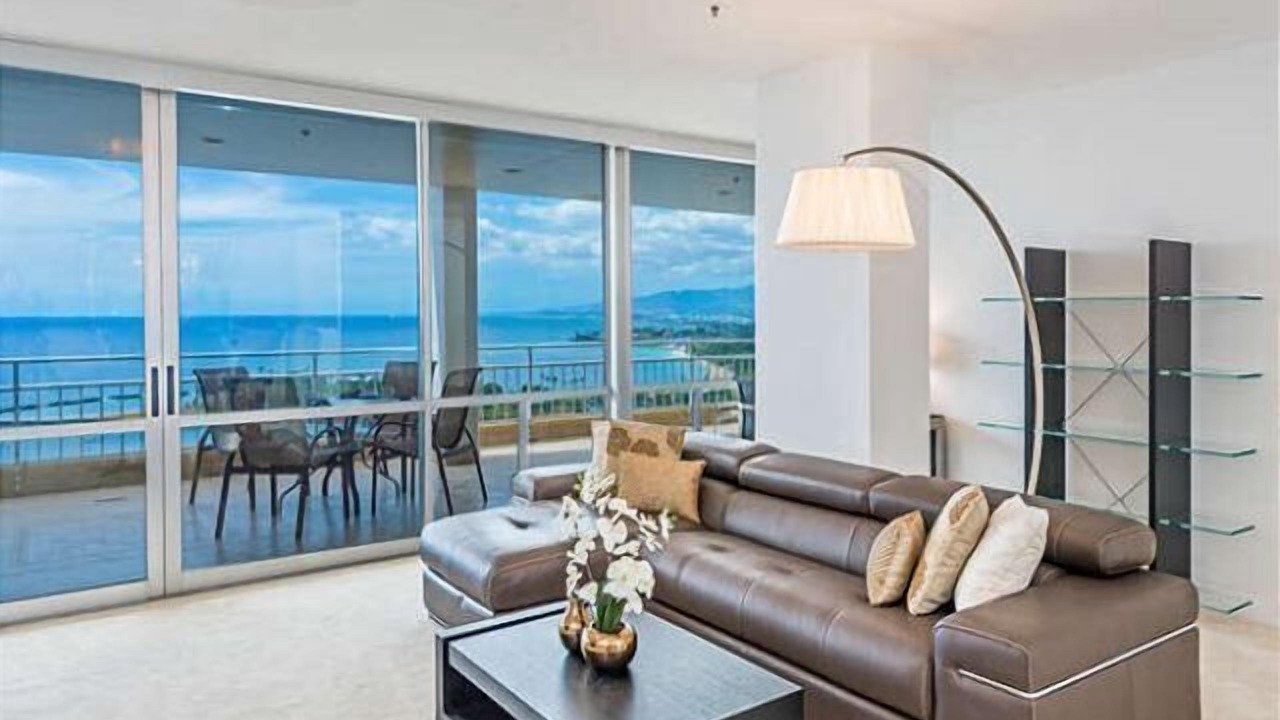 Photo of Livingroom in Waikiki