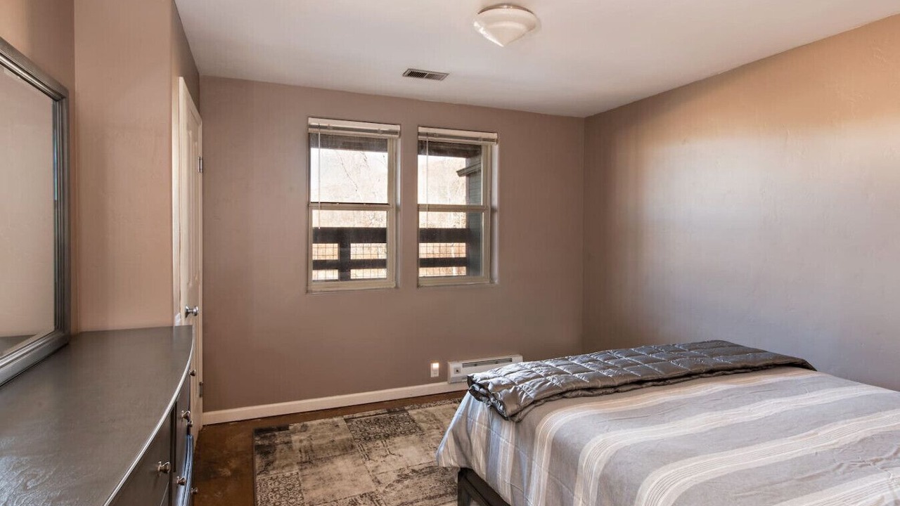 Photo of Bedroom in Basalt