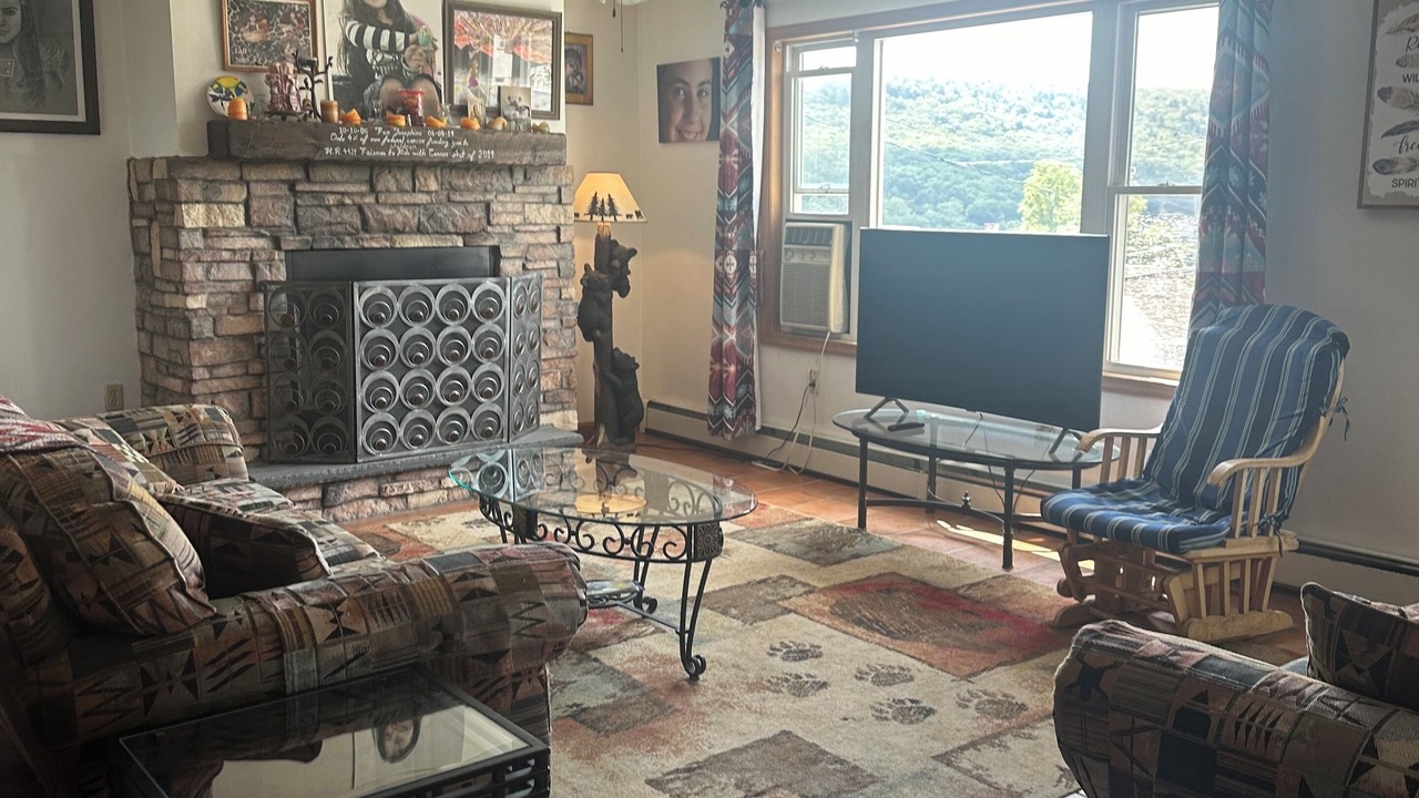 Photo of Livingroom in Jim Thorpe