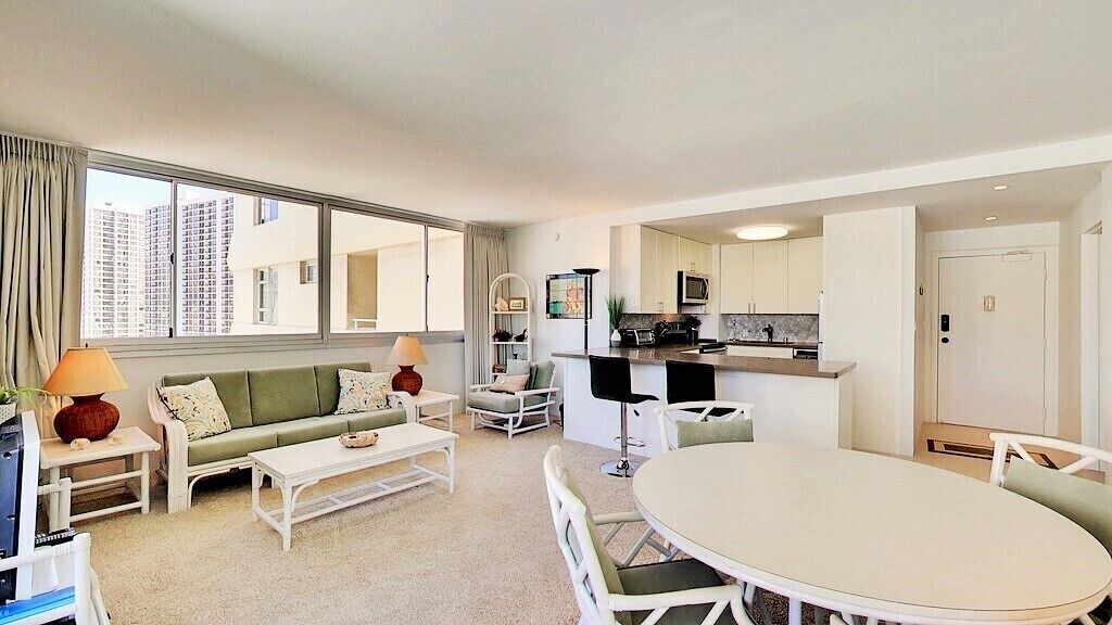 Photo of Livingroom in Waikiki