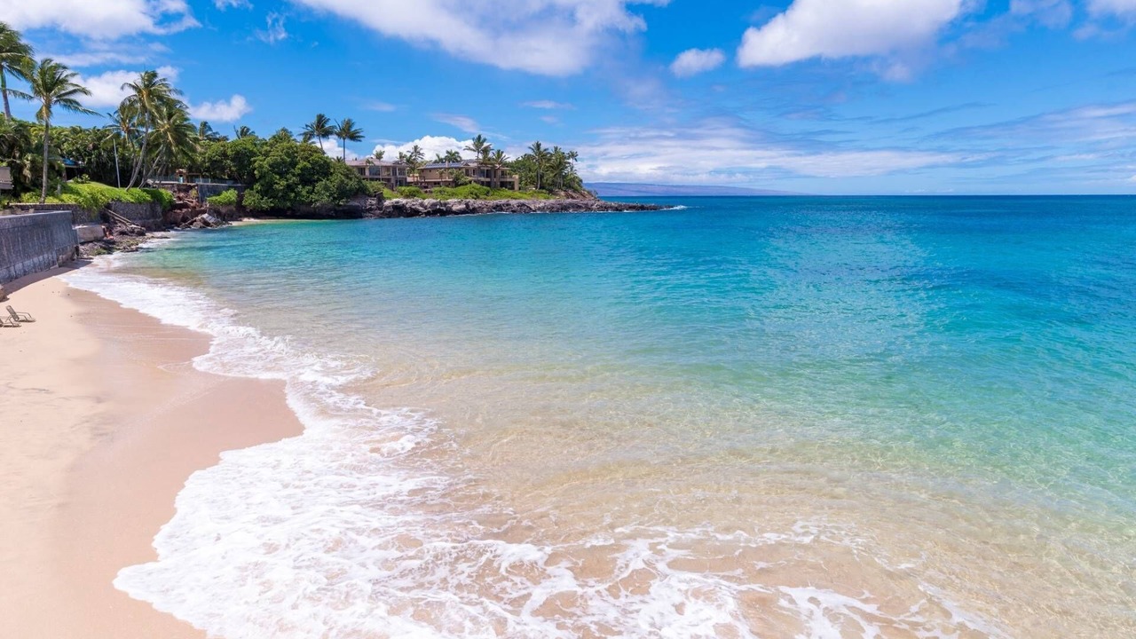 Photo of Others in Kahana