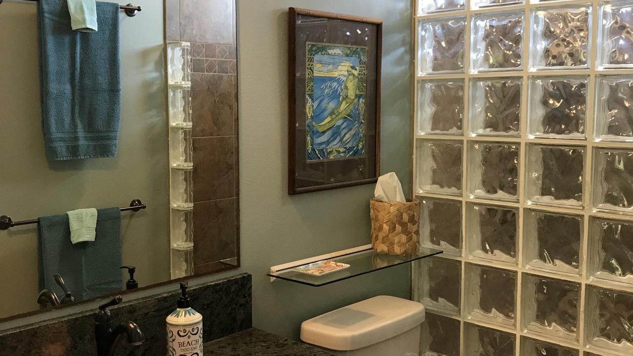 Photo of Bathroom in Holualoa