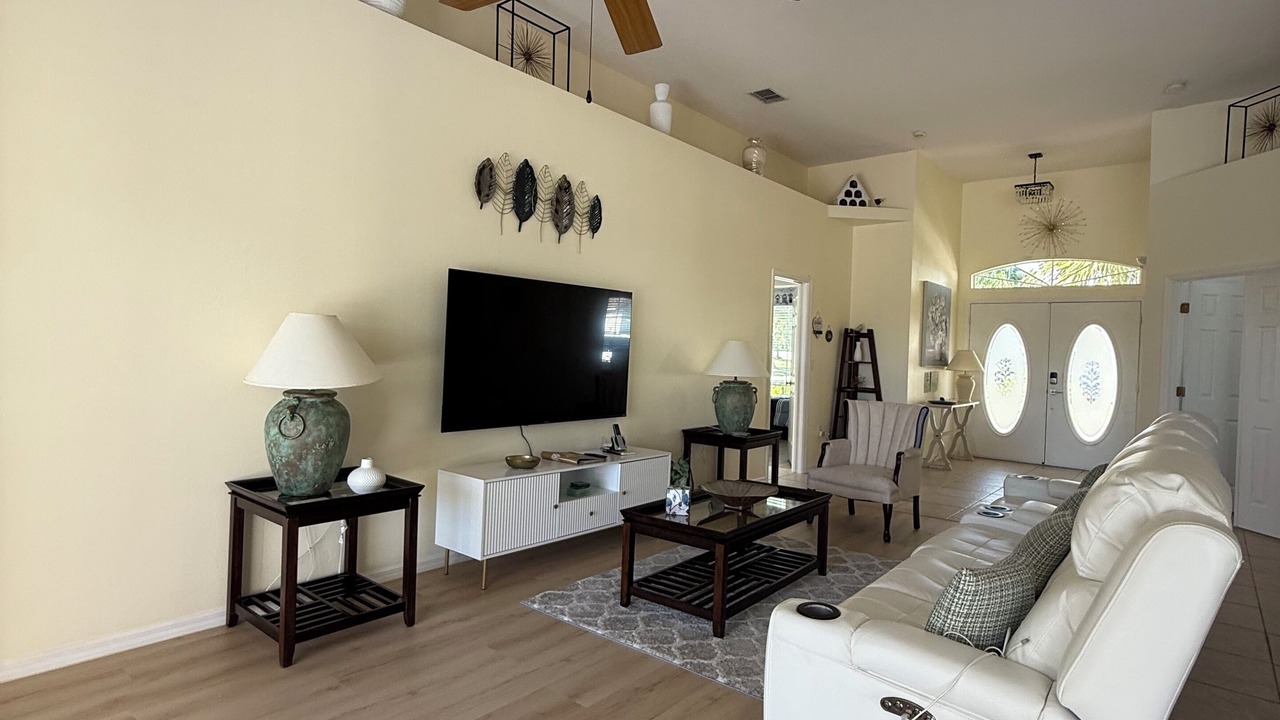 Photo of Livingroom in Bridgewater Crossing