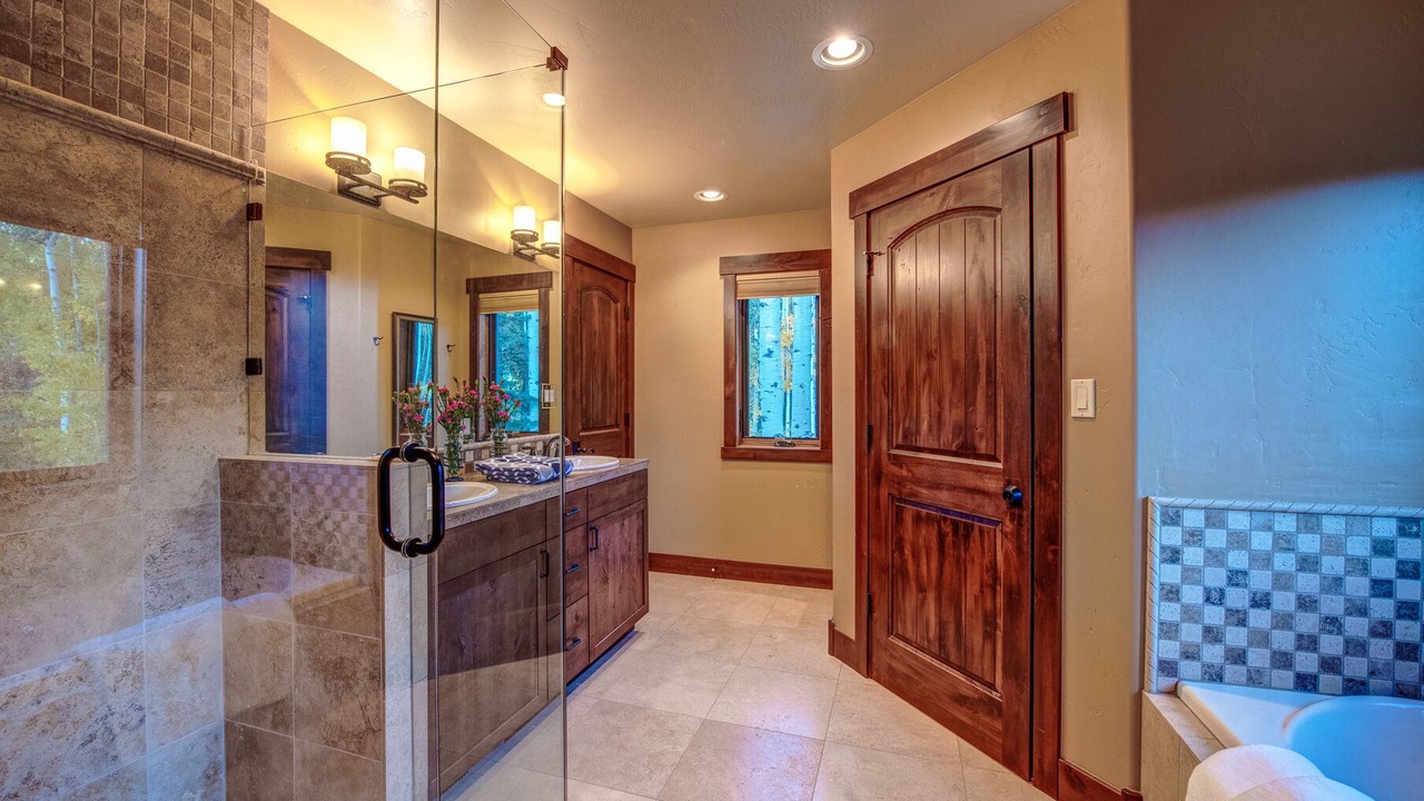 Photo of Bathroom in Columbine Lake